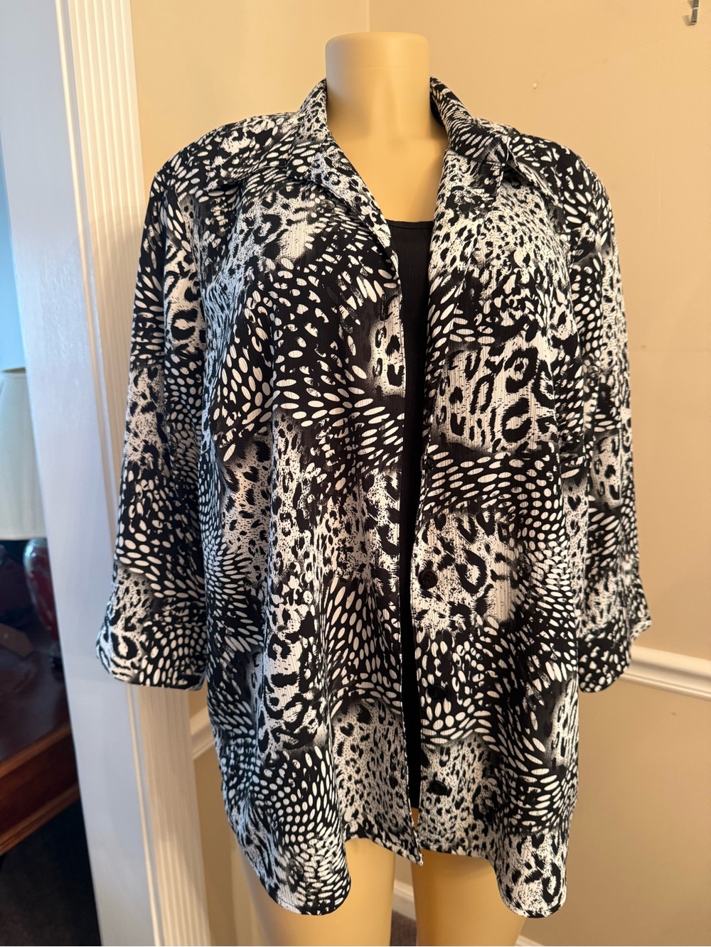 Kim Rogers Black and White Abstract Animal Print Faux Twin Set 2X